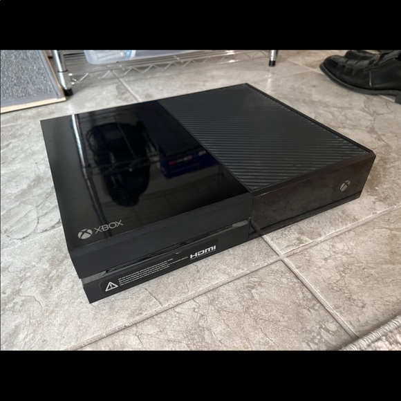 Xbox one with Kinect system - Picture 3 of 3